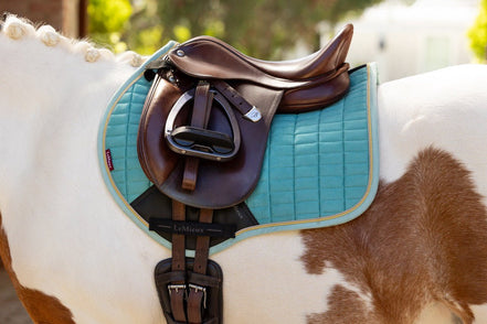 LeMieux Mini Suede Zadeldek SS25 Zadeldoeken - Maddelin Equestrian LeMieux