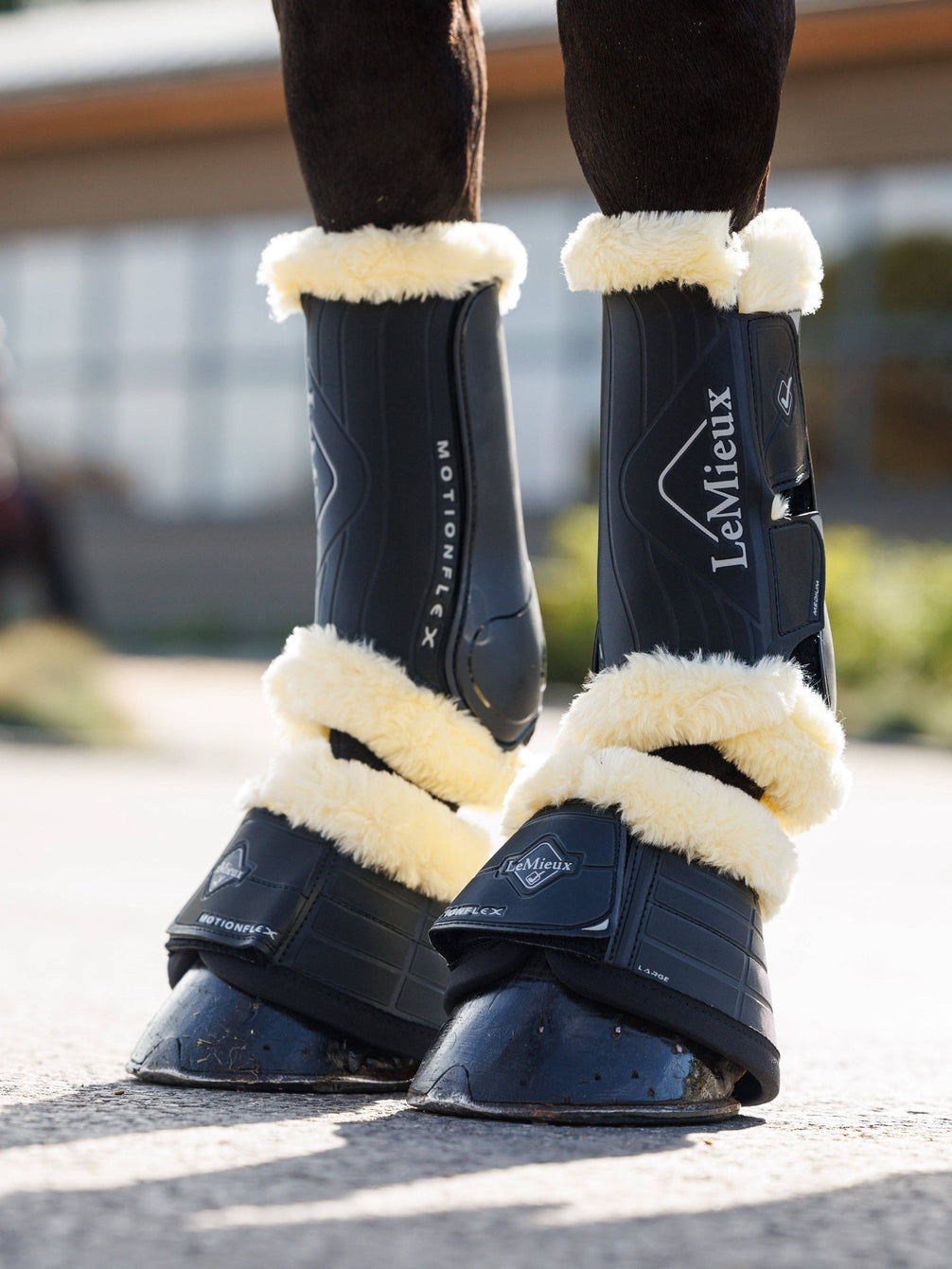 LeMieux Motionflex Springschoenen met Fleece Naturel Springschoenen - Maddelin Equestrian LeMieux