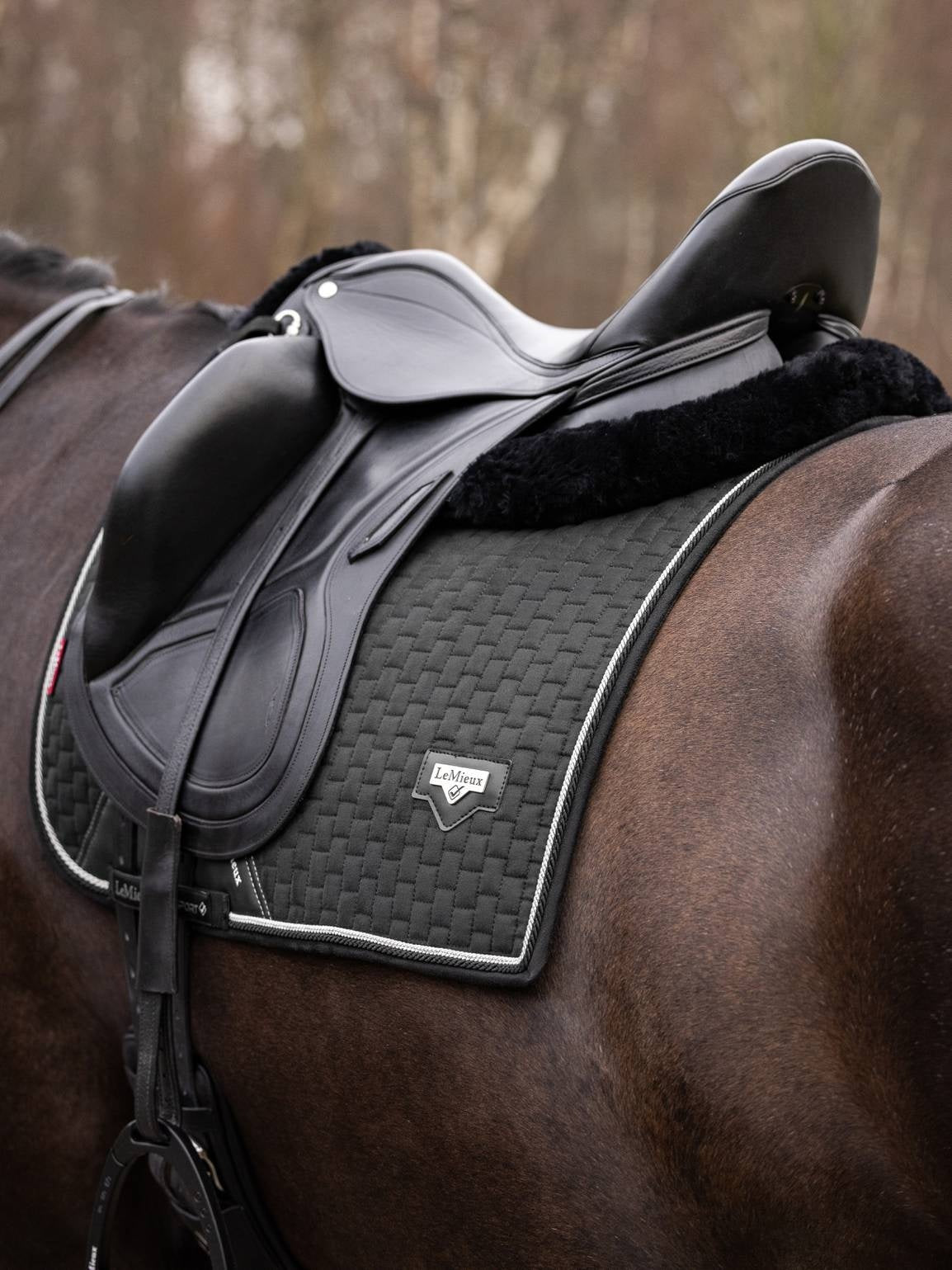 LeMieux Puissance Suede Zadeldek Zadeldoeken - Maddelin Equestrian LeMieux