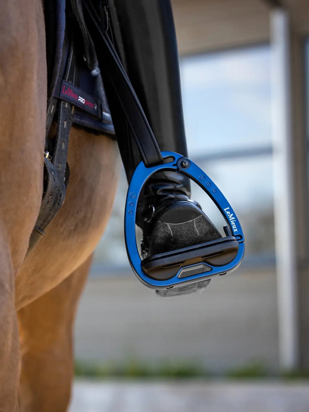 LeMieux Vector Control Stirrup Veiligheidsbeugel Beugels - Maddelin Equestrian LeMieux