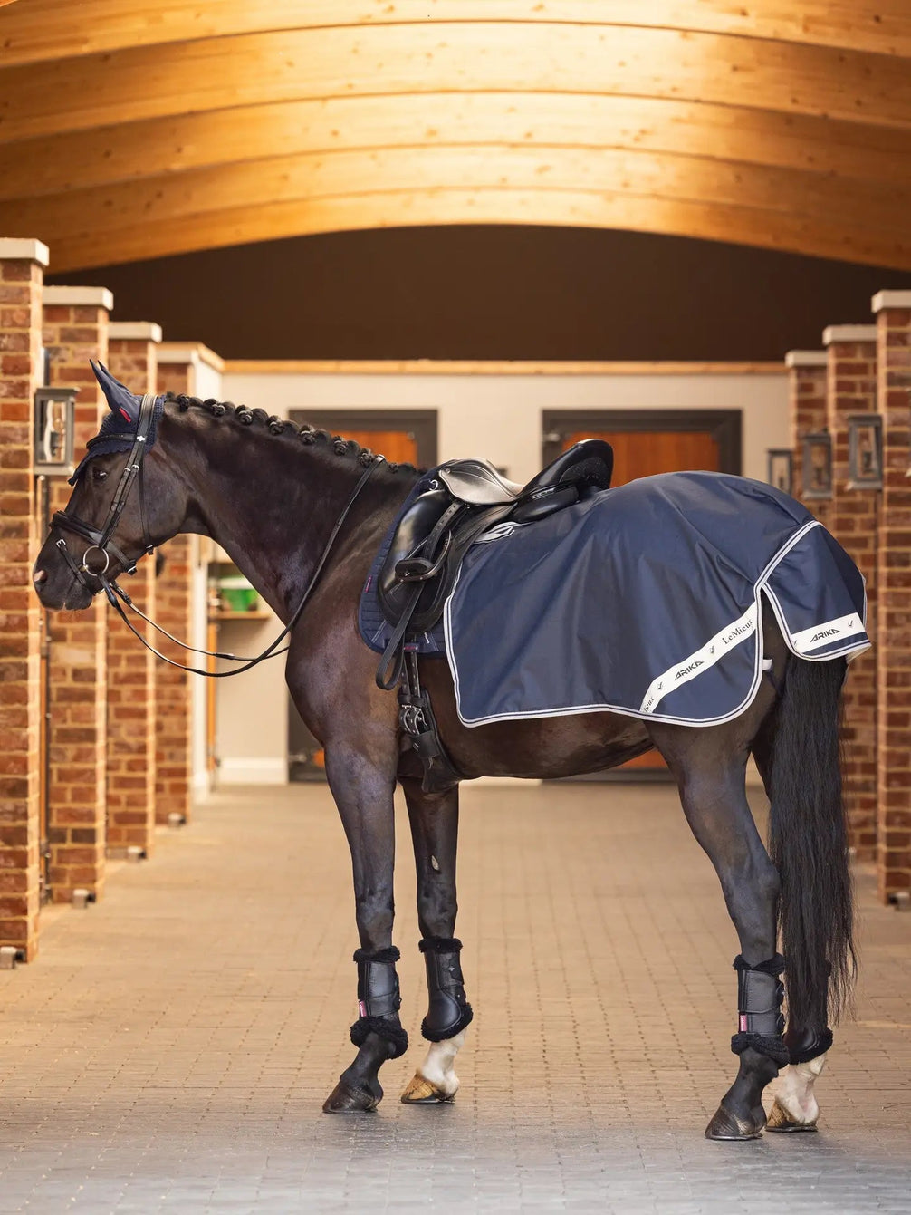 LeMieux Waterdicht Uitrijdeken Navy Stapmolen en uitrijdekens - Maddelin Equestrian LeMieux