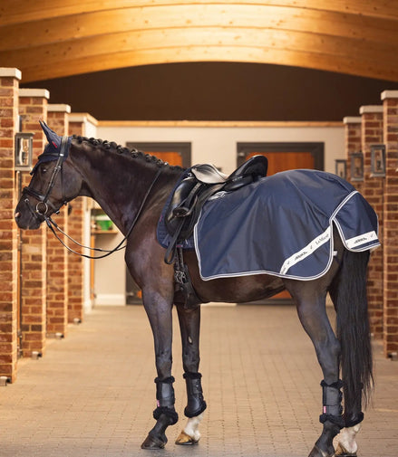 LeMieux Waterdicht Uitrijdeken Navy Stapmolen en uitrijdekens - Maddelin Equestrian LeMieux
