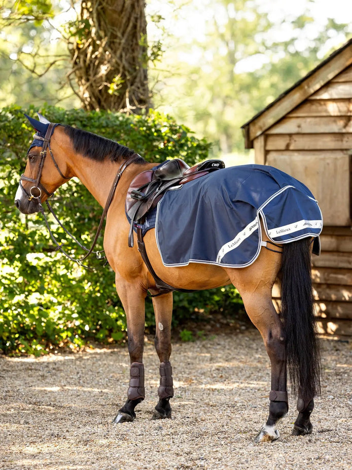 LeMieux Waterdicht Uitrijdeken Navy Stapmolen en uitrijdekens - Maddelin Equestrian LeMieux