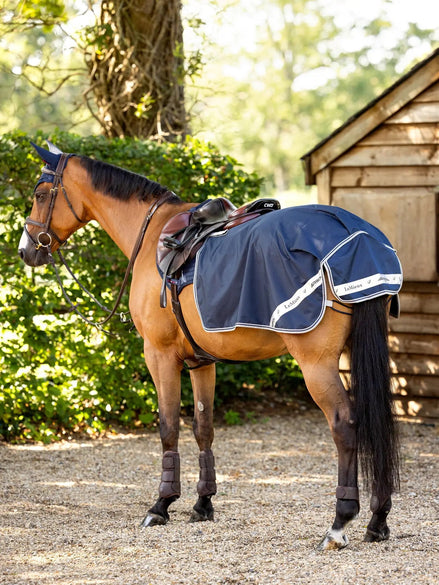 LeMieux Waterdicht Uitrijdeken Navy Stapmolen en uitrijdekens - Maddelin Equestrian LeMieux