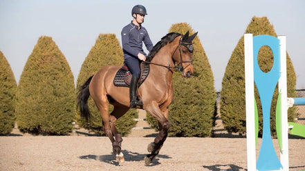 LeMieux Zadeldek Loire Memory Close Contact Square Zadeldoeken - Maddelin Equestrian LeMieux