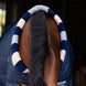 Achteraanzicht van de Newmarket Cosy staldeken in Witney Navy