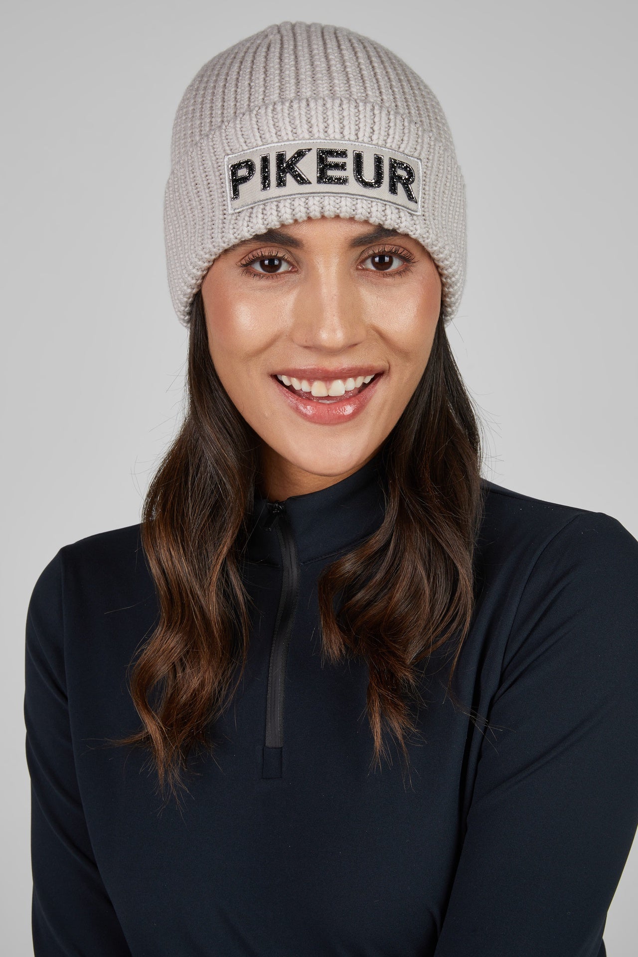 Pikeur Muts Dames 8857 Selection Mutsen, petten en sjaals - Maddelin Equestrian Pikeur