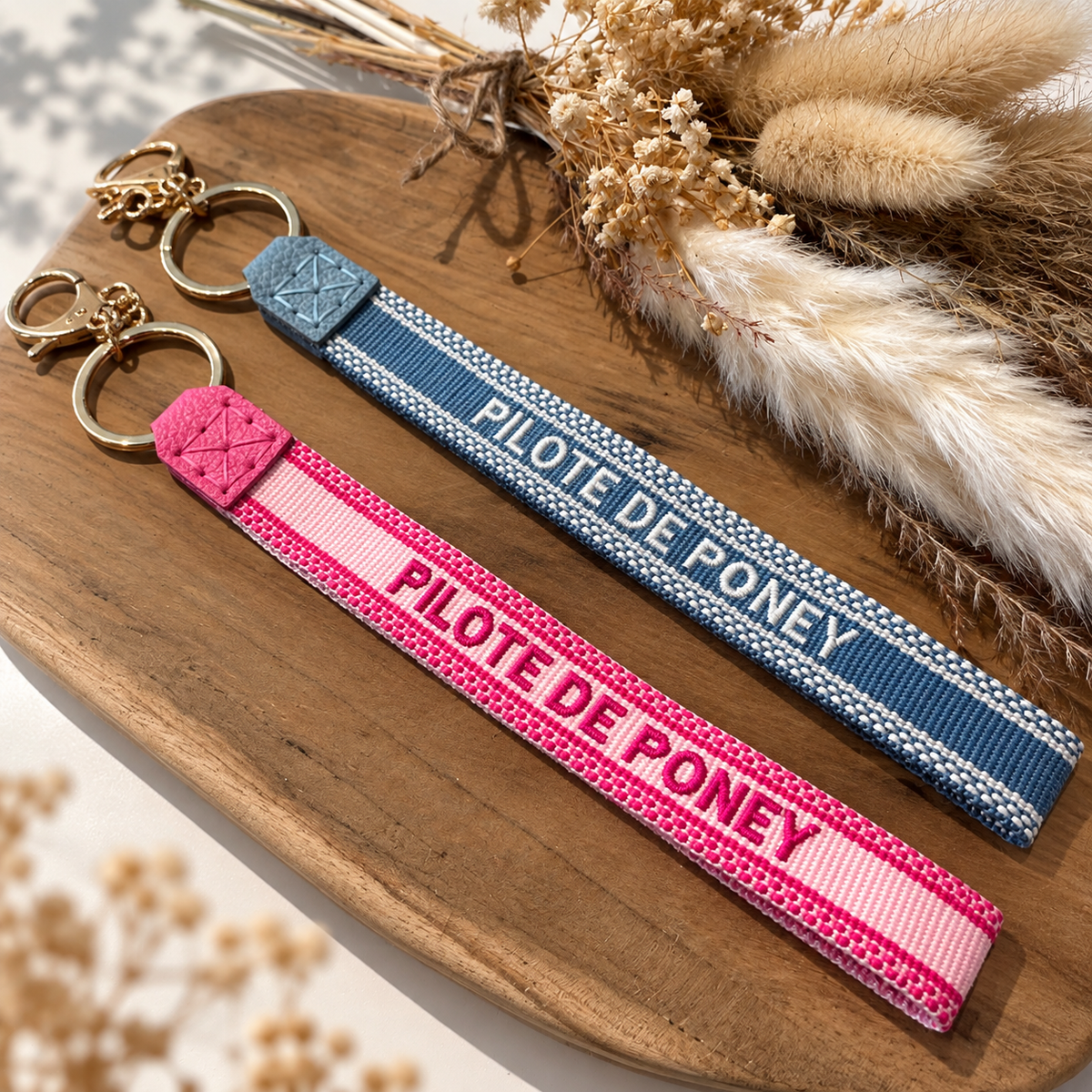 Equestrian Jewelry sleutelhanger Pilote de poney in geborduurde stof met goudkleurige ringen