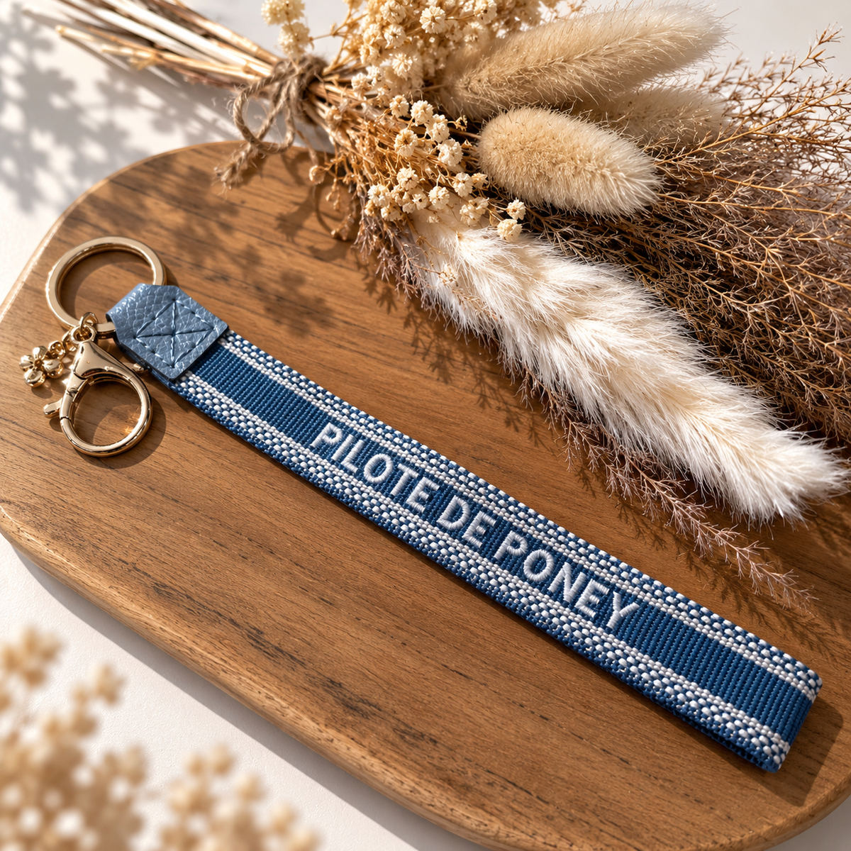 Equestrian Jewelry sleutelhanger Pilote de poney in geborduurde stof met goudkleurige ringen