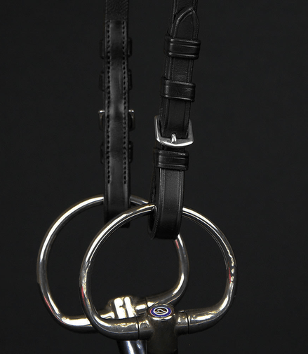 PS of Sweden Cheek Pieces with selectable cradle; flat; regular buckles Toebehoren hoofdstellen - Maddelin Equestrian PS Of Sweden