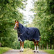 Rambo 1680D Plus Turnout deken in Navy, driekwartaanzicht van voren