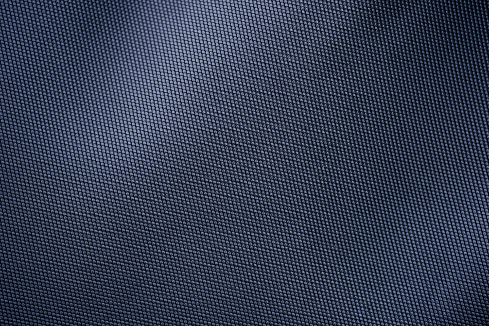 Detail van het 1680D buitenweefsel van de Rambo Plus Turnout deken in Navy