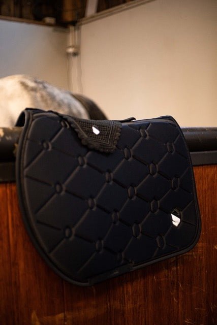Samshield Spineshield Zadeldek Embroidery Zadeldoeken - Maddelin Equestrian Samshield